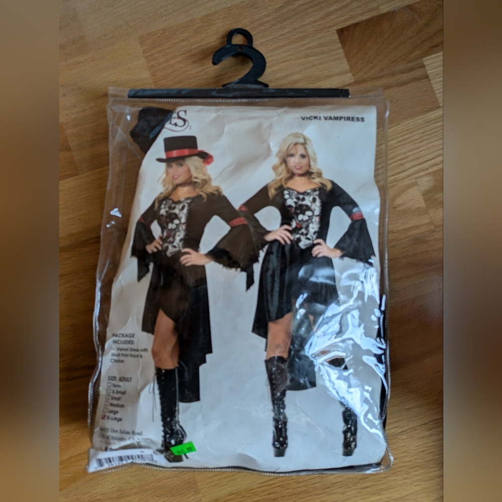 Halloween Costumes Women's Vicki Vampiress Size XL